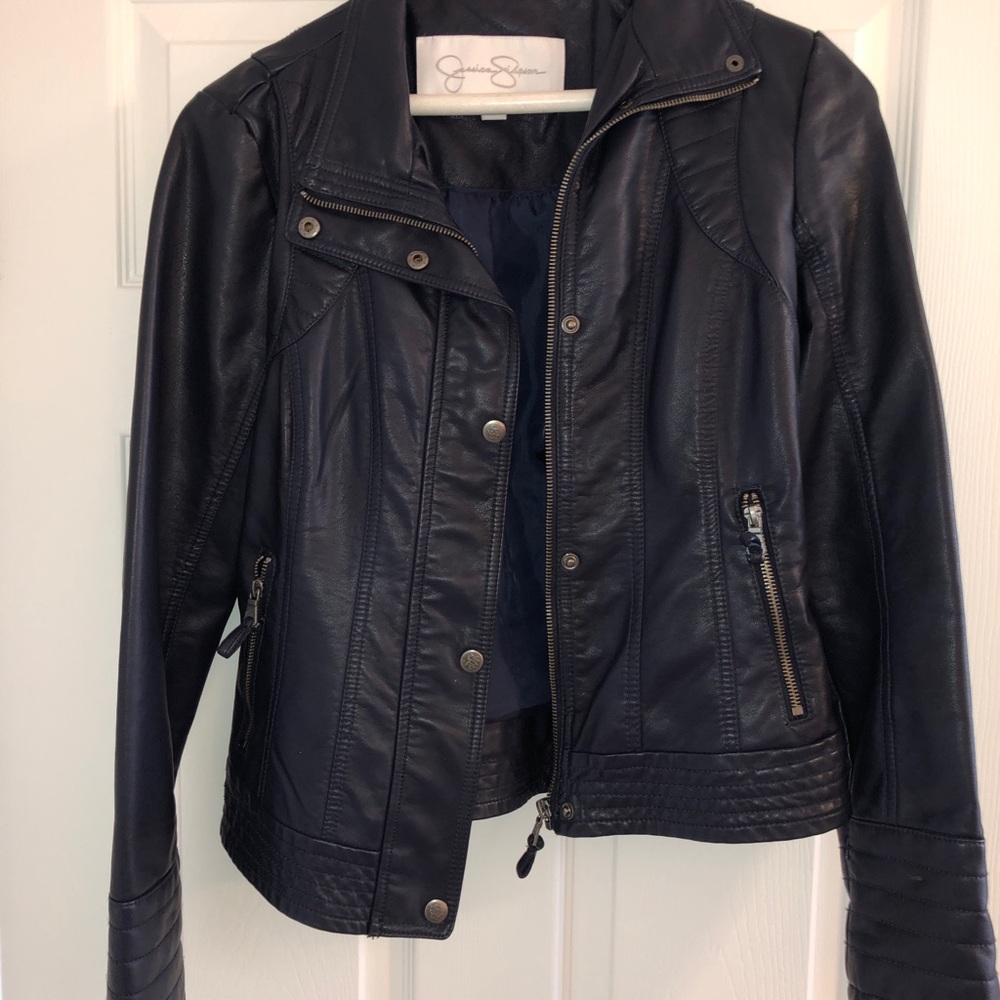 Jessica Simpson, Navy blue leather jacket